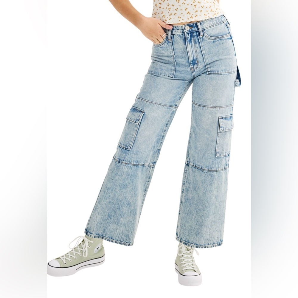SO High Rise Wide Legged Cargo Jeans Women's Small Light Blue‎ Wash